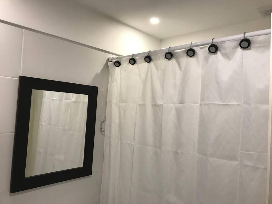 Suite In San Telmo Dormitorio En Suite Con Dos Banos Y Balcon A La Calle Buenos Aires Exteriér fotografie