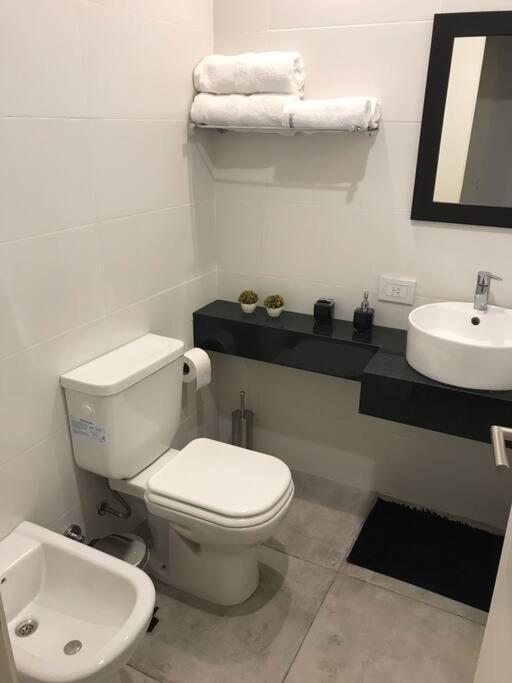 Suite In San Telmo Dormitorio En Suite Con Dos Banos Y Balcon A La Calle Buenos Aires Exteriér fotografie